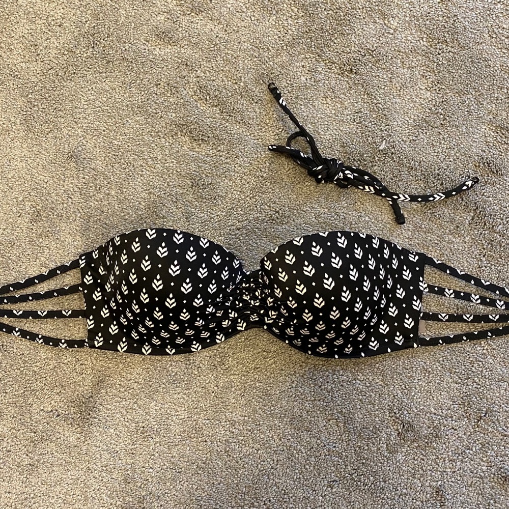 Black and white printed bandeau bikini top